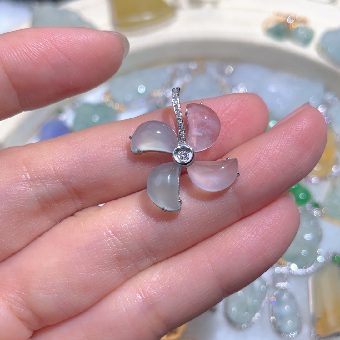 翡翠颈饰18K金镶嵌翡翠