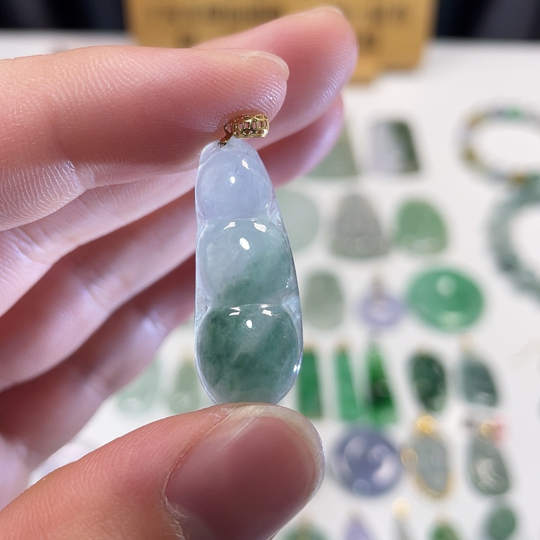 翡翠颈饰18K金镶嵌豆子