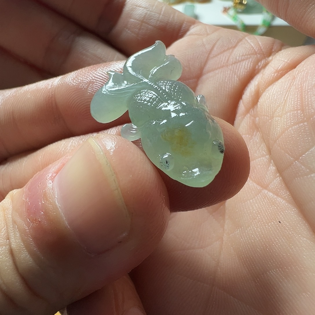 定制翡翠未镶嵌金鱼