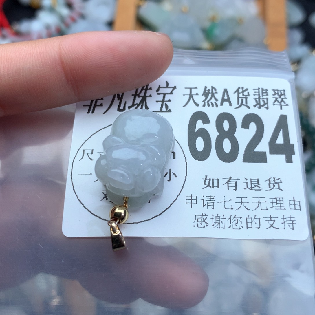 翡翠颈饰未镶嵌6824。