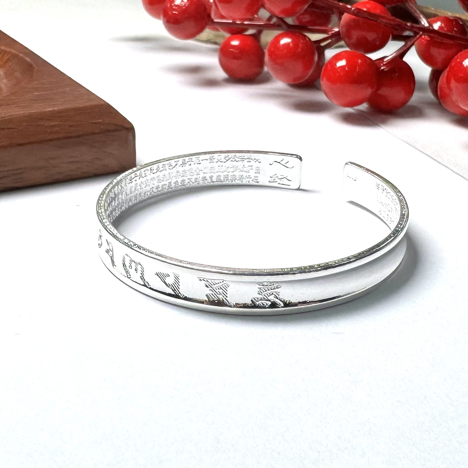 通体 里外一致纯箔臻奢品t114时尚活口手镯