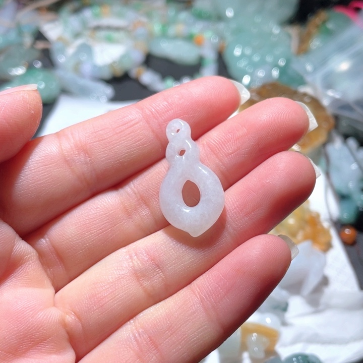 【闪购商品】翡翠颈饰未镶嵌梅****8天然翡翠