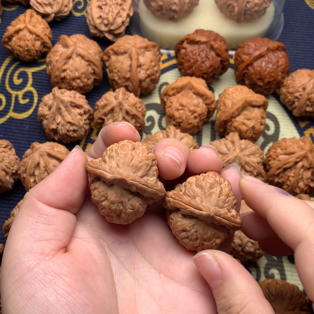 文玩核桃吊坠F****W金字塔