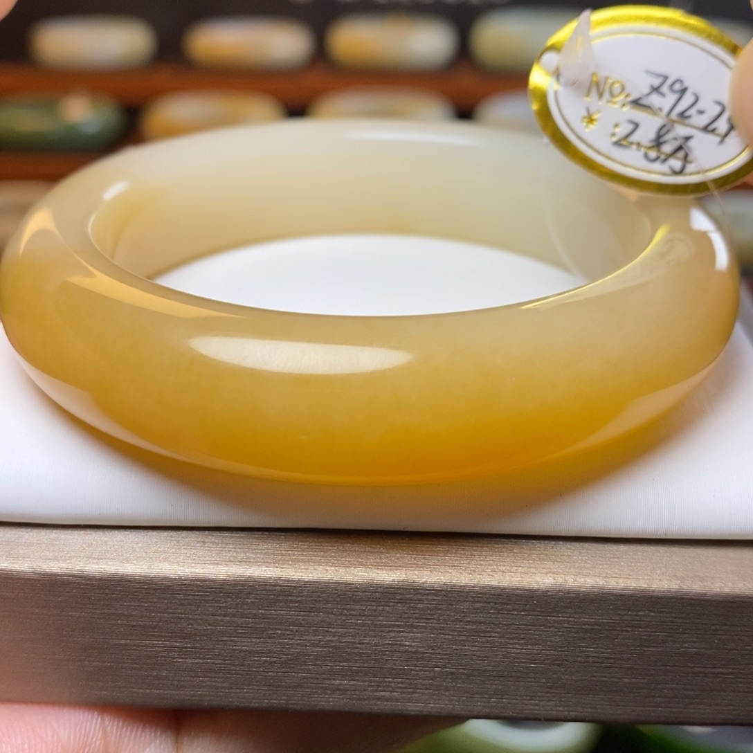 和田玉（糖玉）未镶嵌手镯