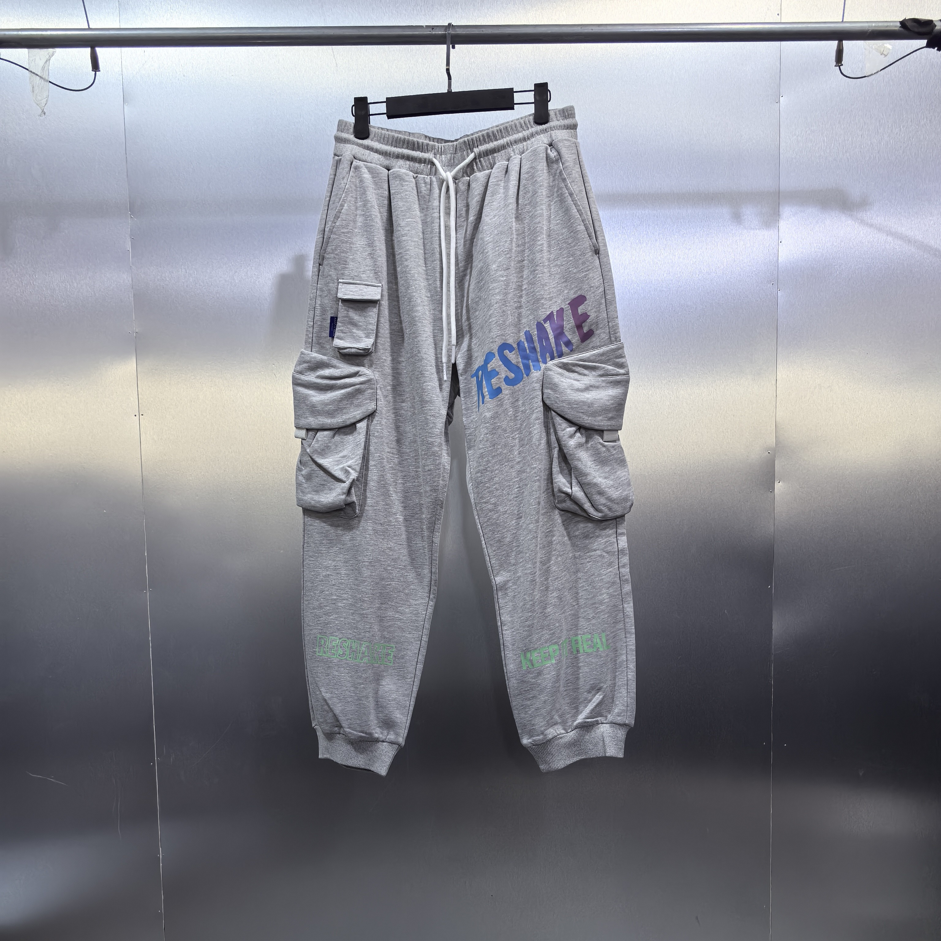 D05-120231-RES春秋款正面字母印花大口袋宽松百搭束脚运动裤