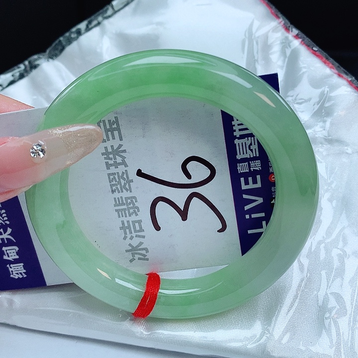 翡翠手镯未镶嵌缅甸天然a货翡翠手镯