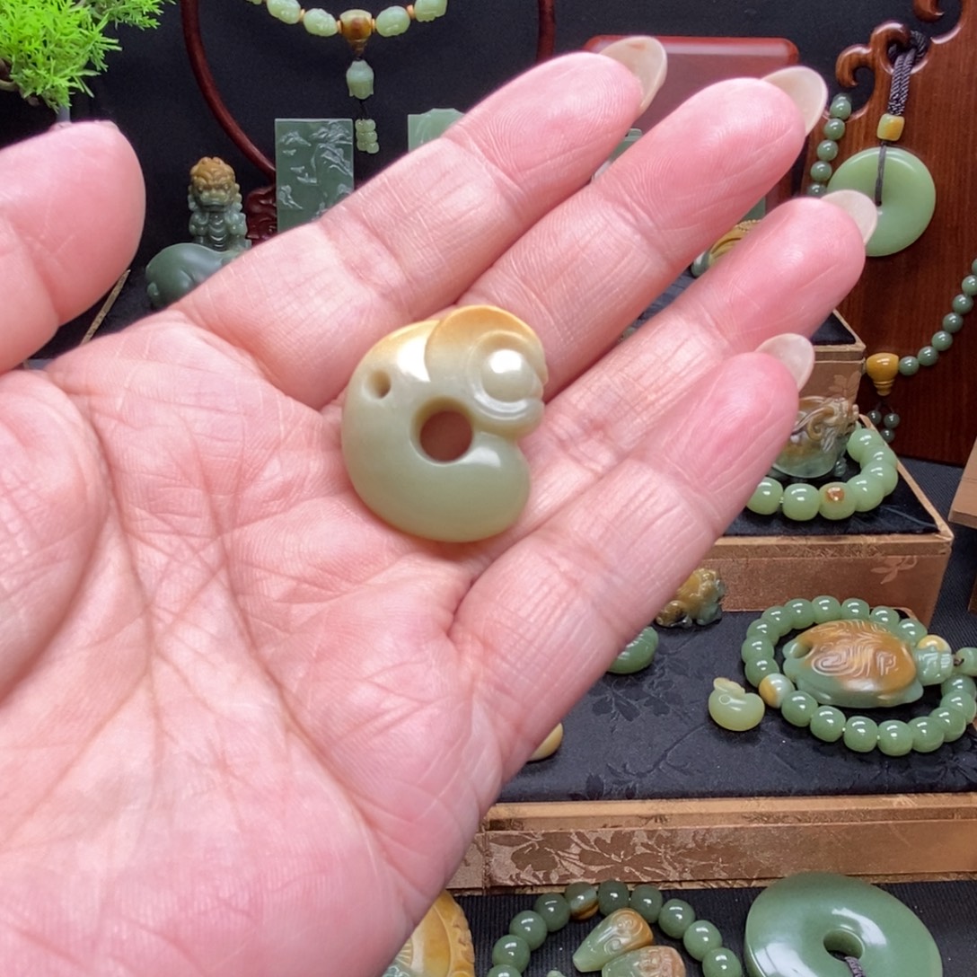 岫岩河磨玉（透闪石质玉）未镶嵌挂件