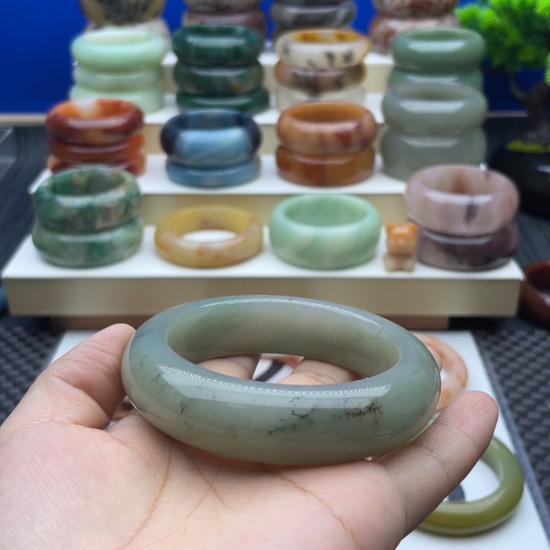 石英质玉手镯未镶嵌