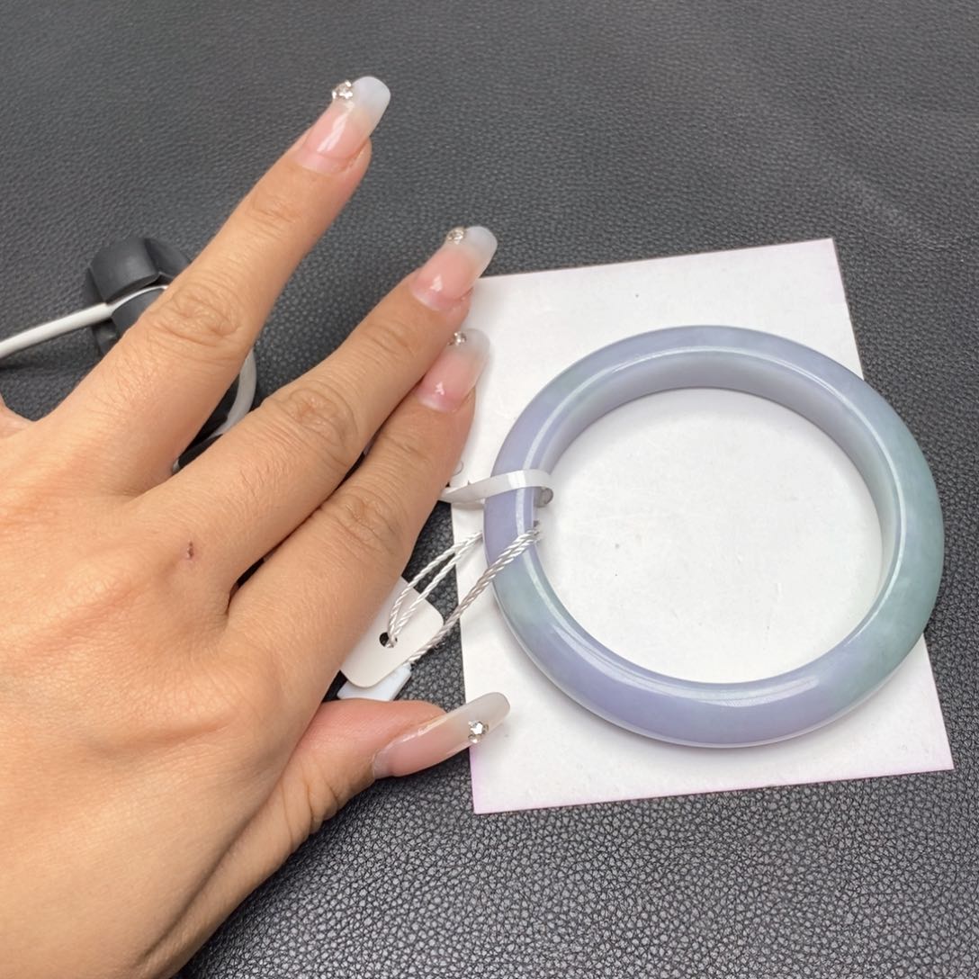 翡翠手镯未镶嵌名***取56+圈口