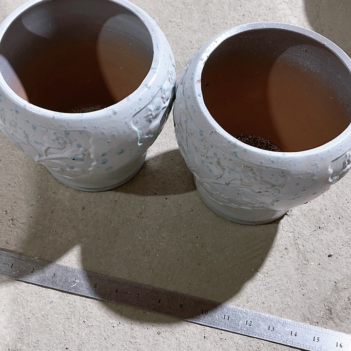 红陶口径17高度19两只些瑕疵