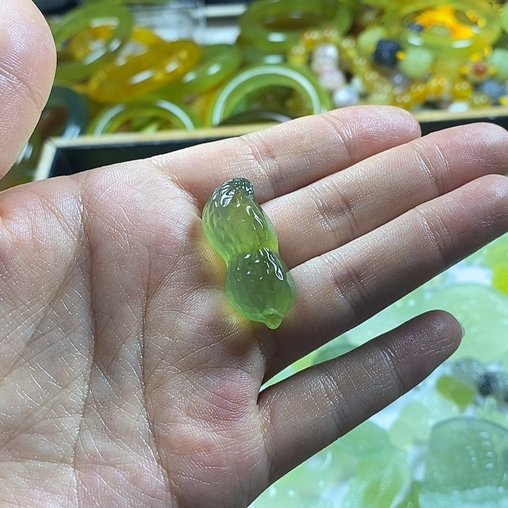 庸***已蛇纹石玉未镶嵌颈饰