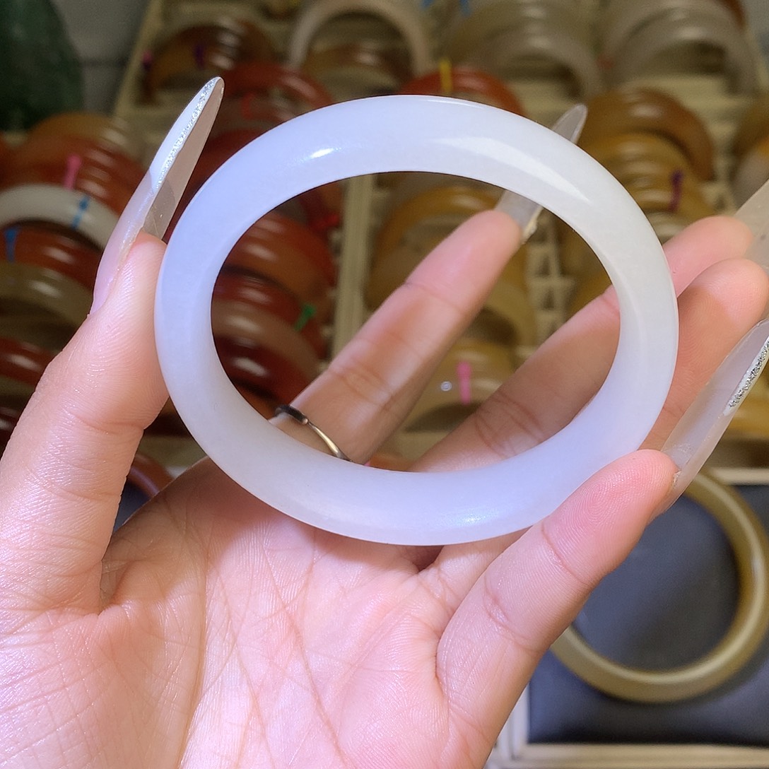 石英质玉未镶嵌手镯