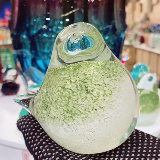 琉璃花瓶高7厘米宽8厘米