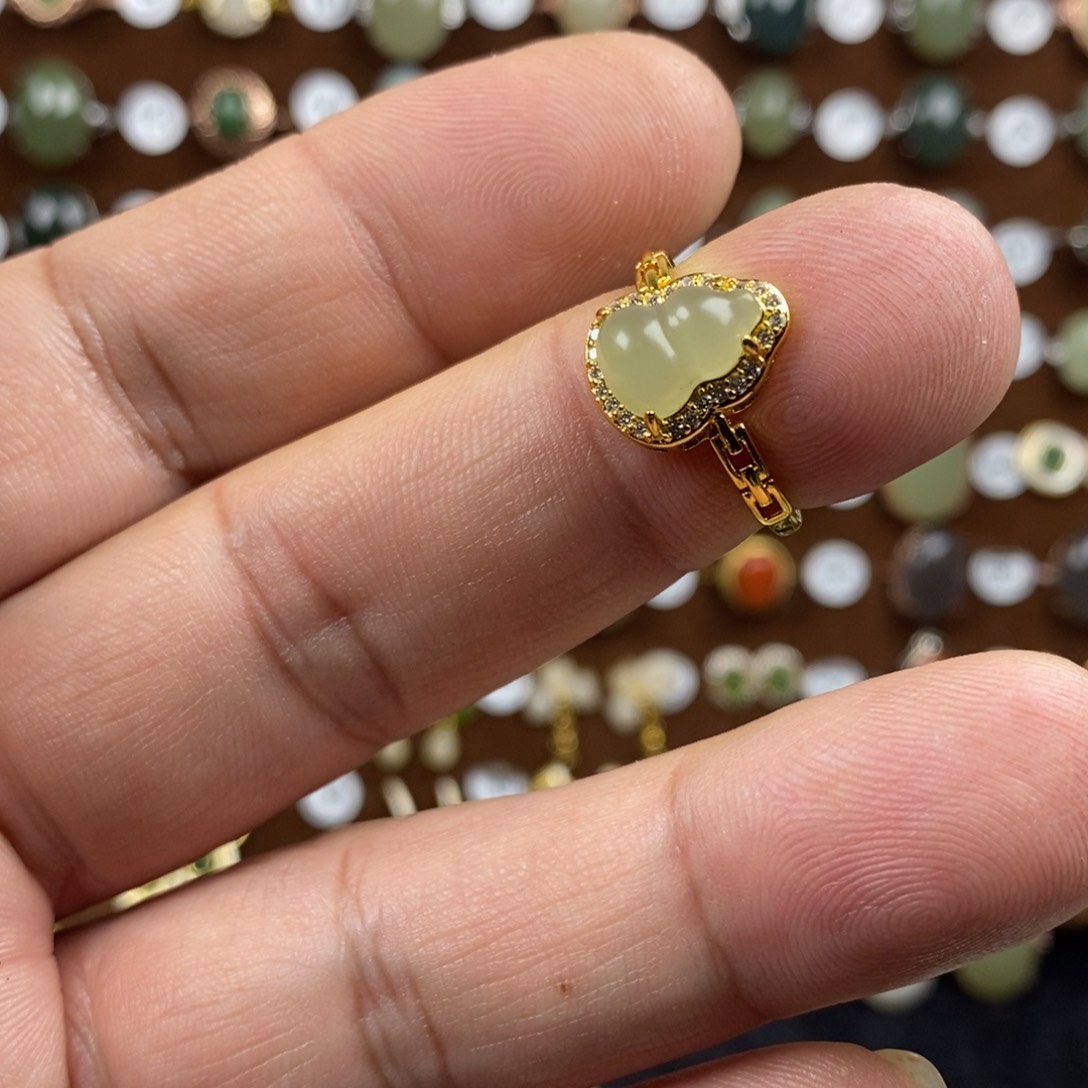 和田玉（青白玉）戒指合金