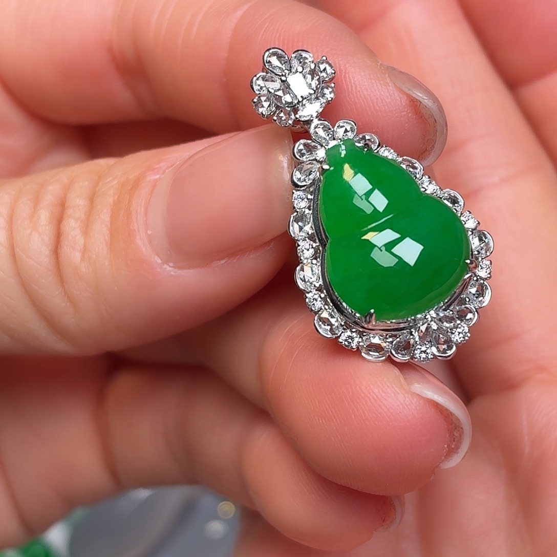 翡翠18K金镶嵌颈饰