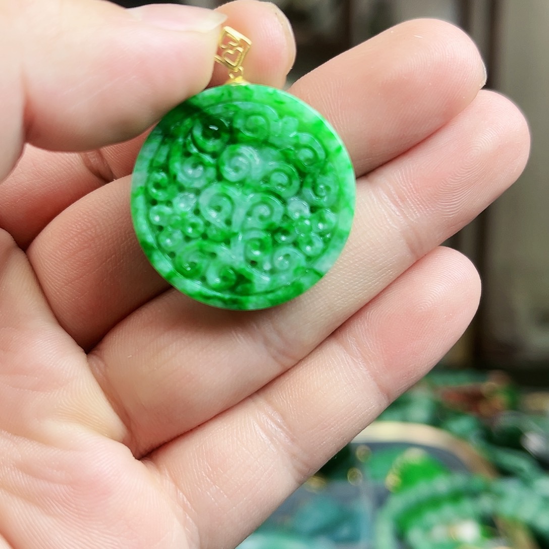 翡翠颈饰18K金镶嵌吊坠