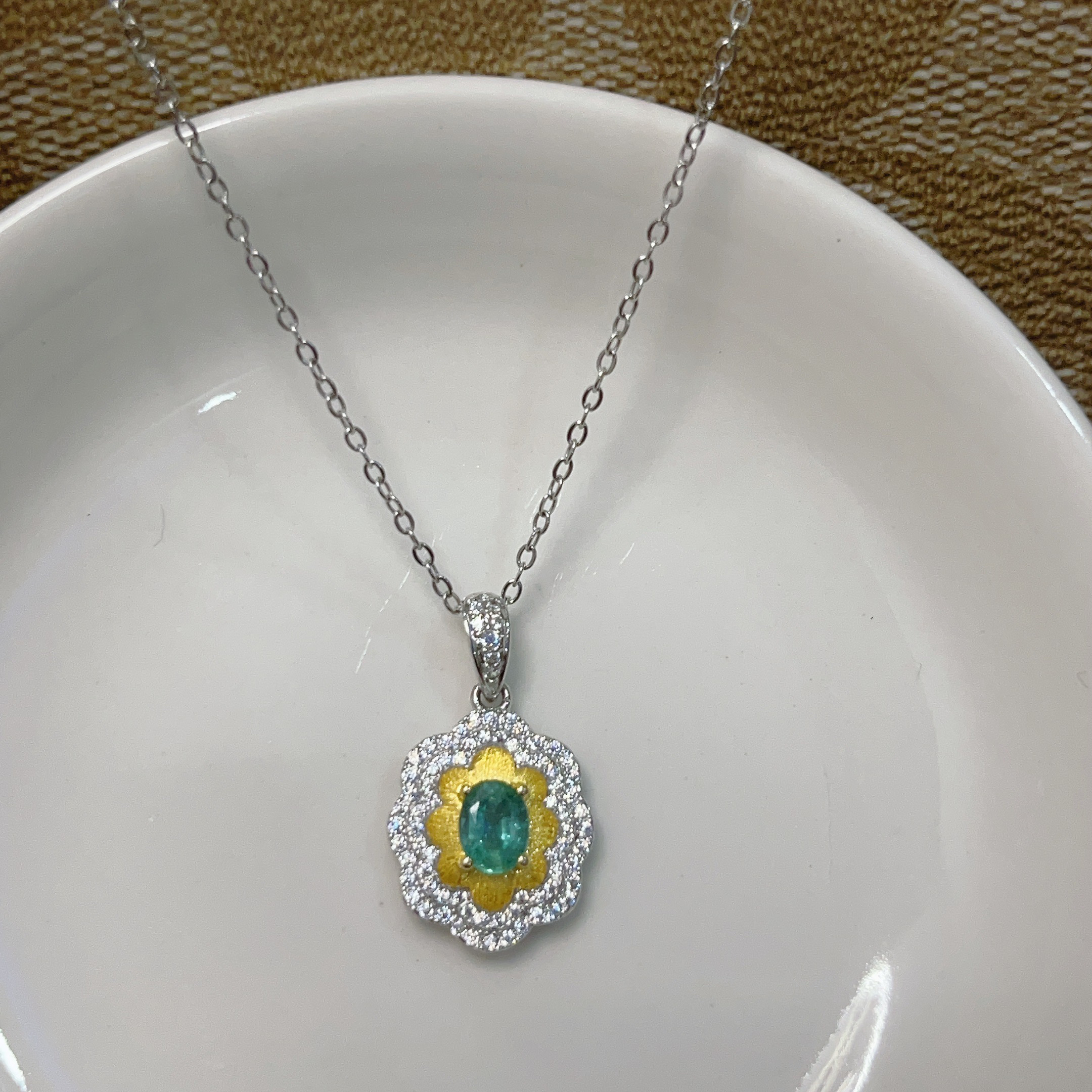 天然祖母绿吊坠绝美电光绿雍容华贵大气款