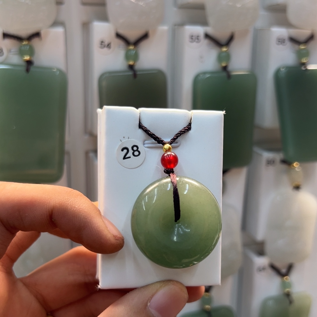 子***觉石英质玉合金颈饰