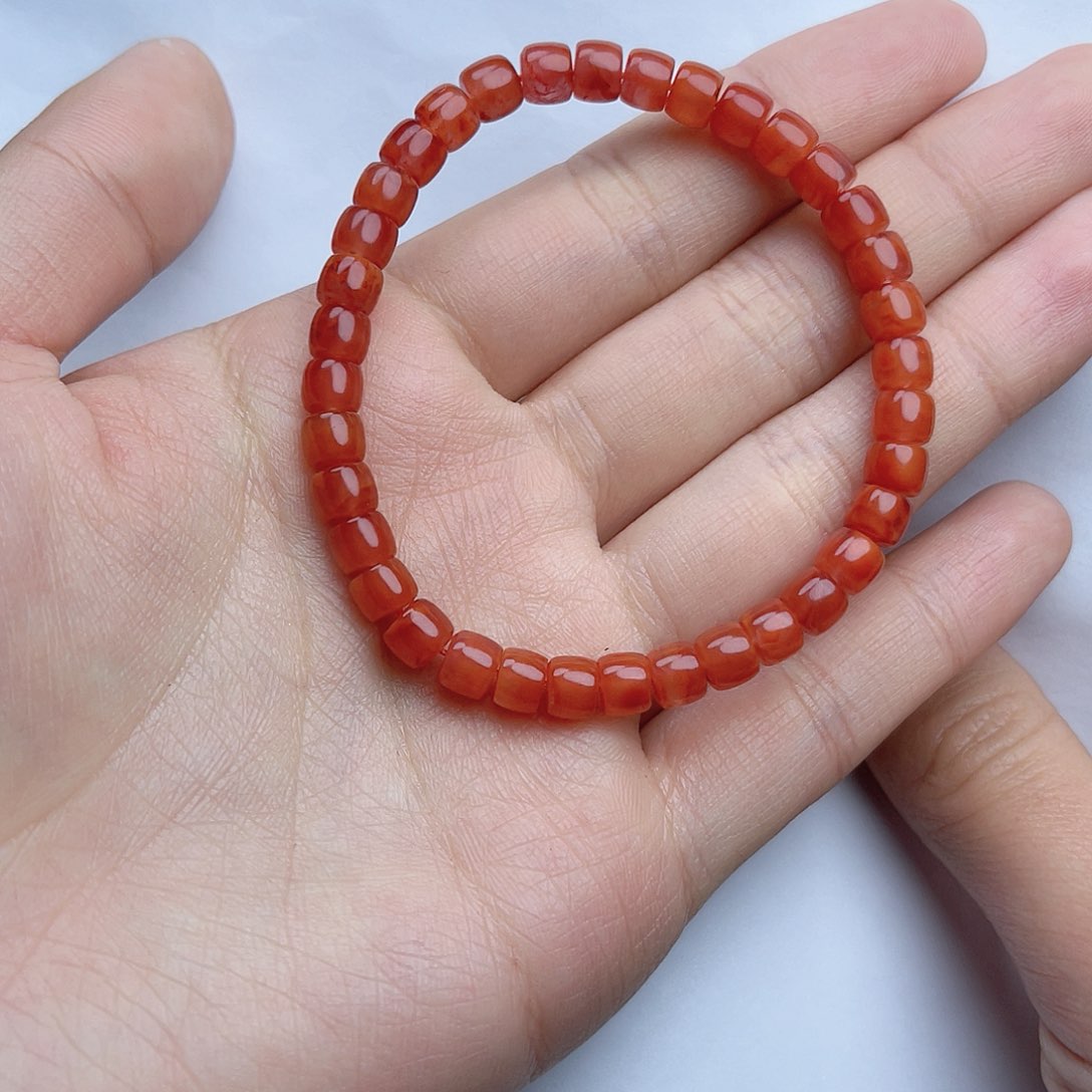 南红玛瑙手链。k k未镶嵌