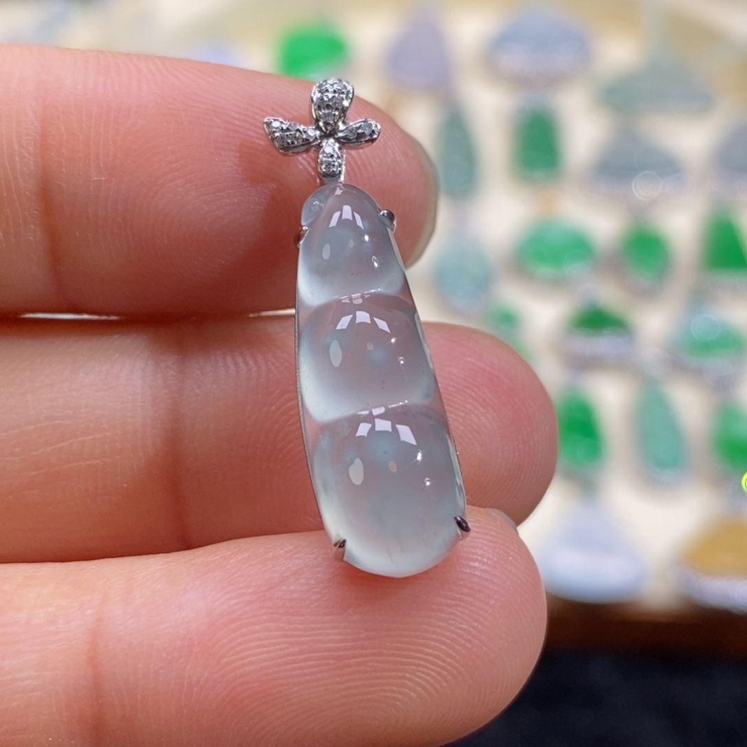 翡翠18K金镶嵌颈饰