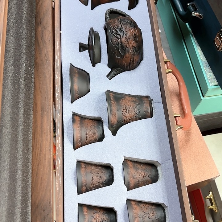 孤品茶具套装等。        