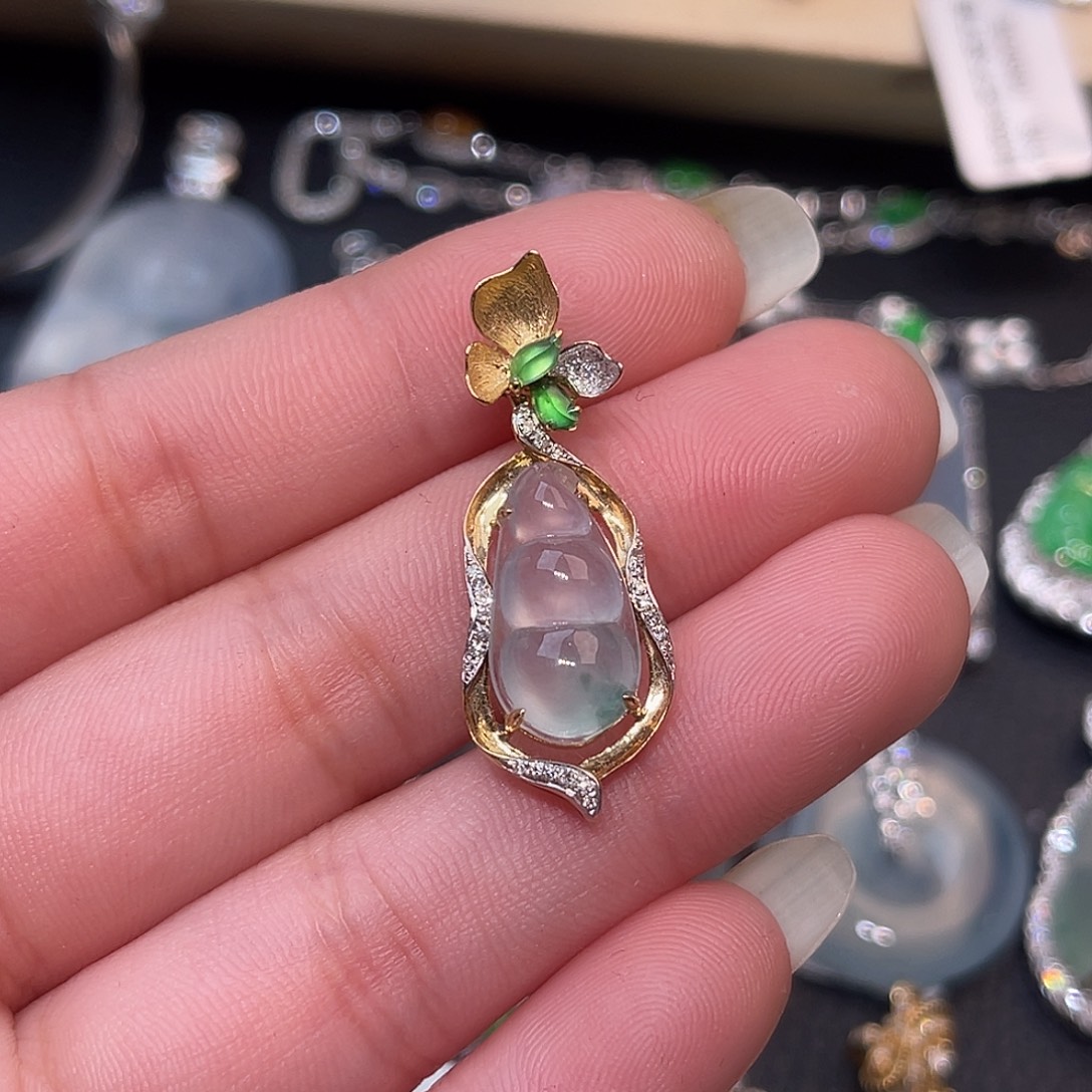 翡翠18K金镶嵌颈饰豆子