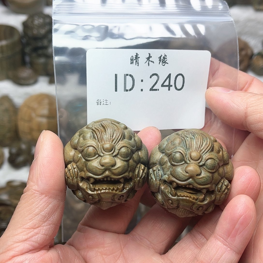 维腊木（绿檀）D****u貔貅球