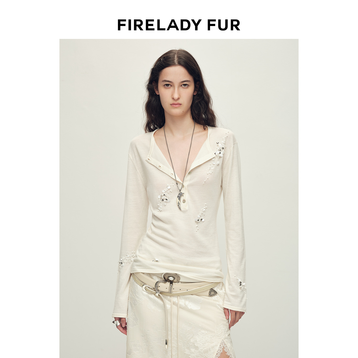 付智恩 玫瑰之泪 桑蚕丝混纺钉珠亨利领上衣秋