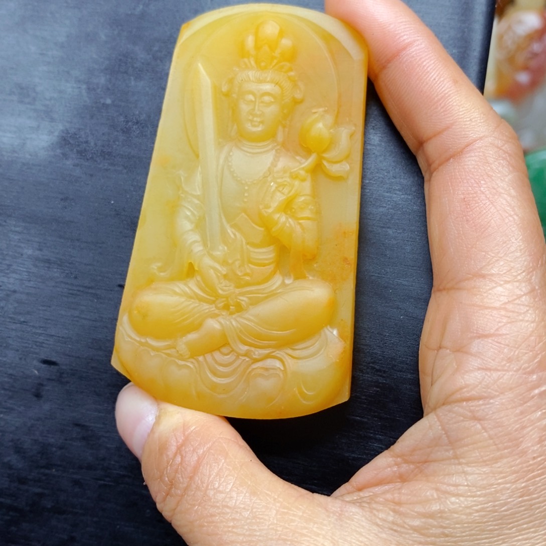 石英质玉（黄龙玉）颈饰未镶嵌