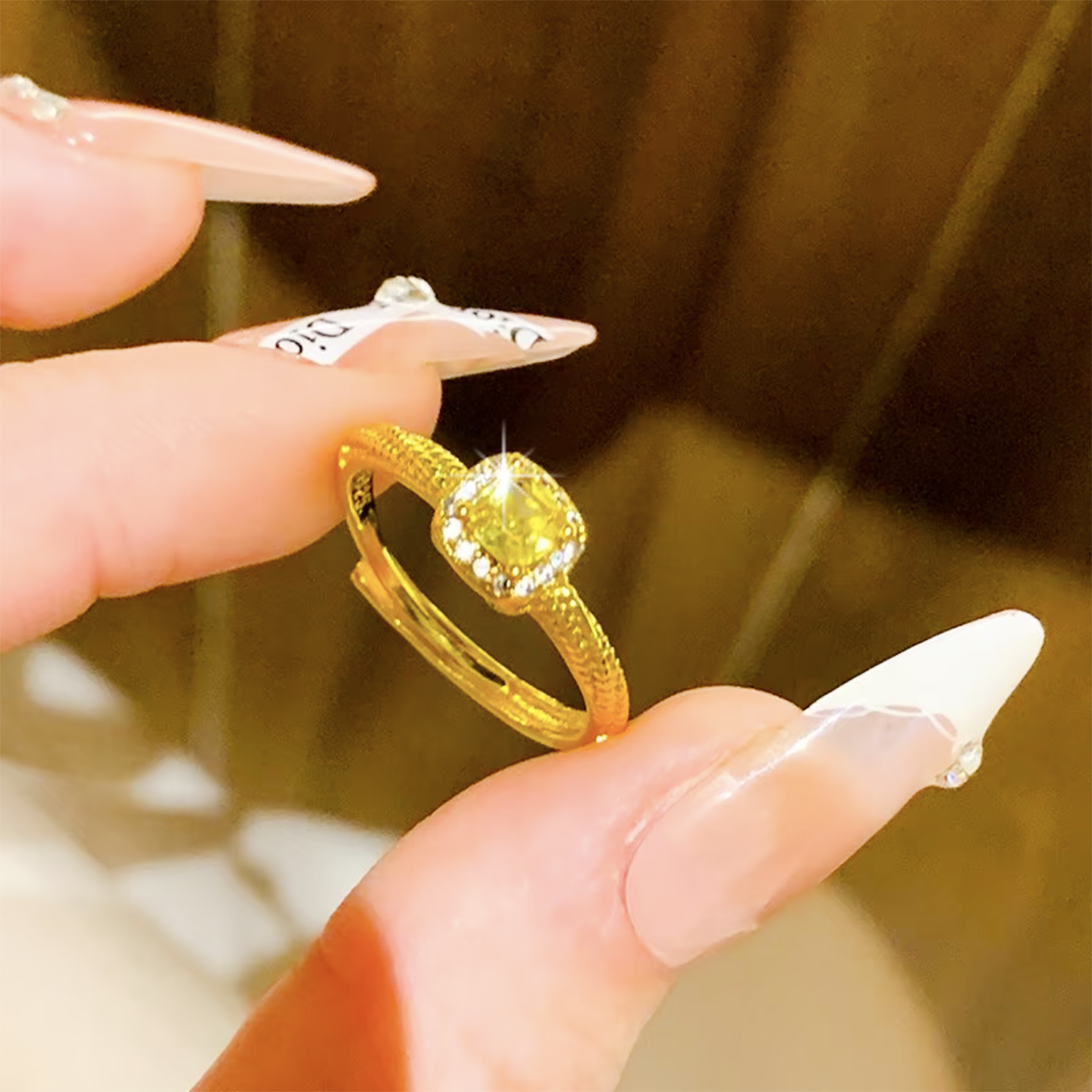 铜合金合成锆石戒指 时尚新款小方糖戒指女精致轻奢百搭简约指环