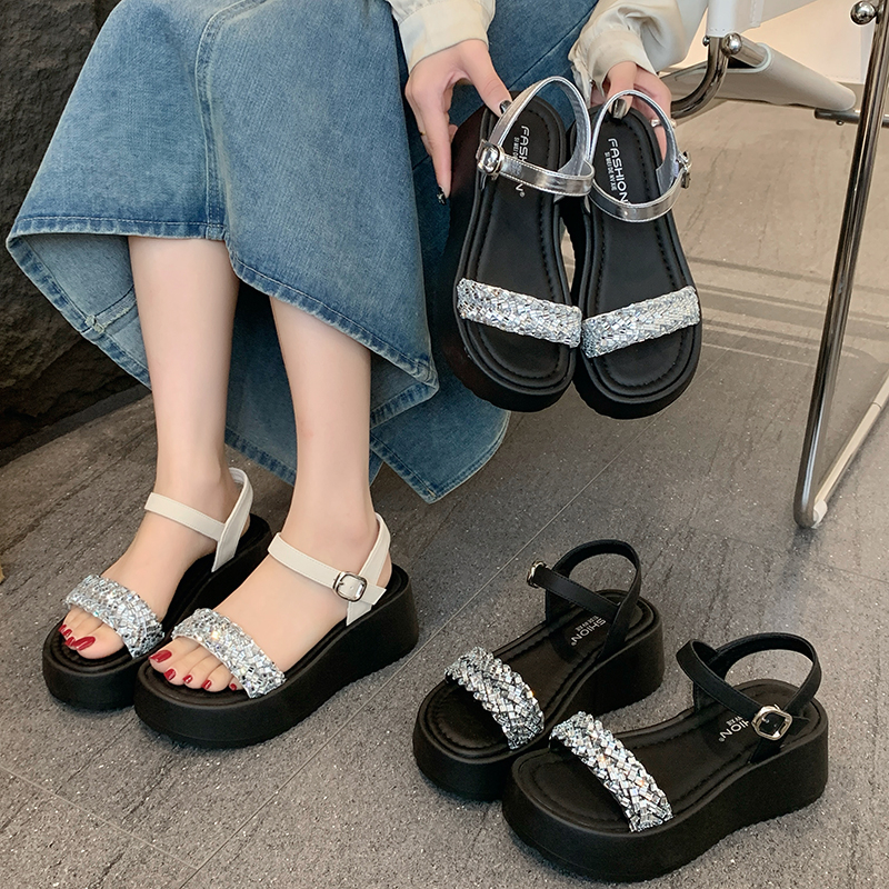厚底凉鞋女夏2025年新款法式高级感水钻一字带时尚休闲配裙子凉鞋