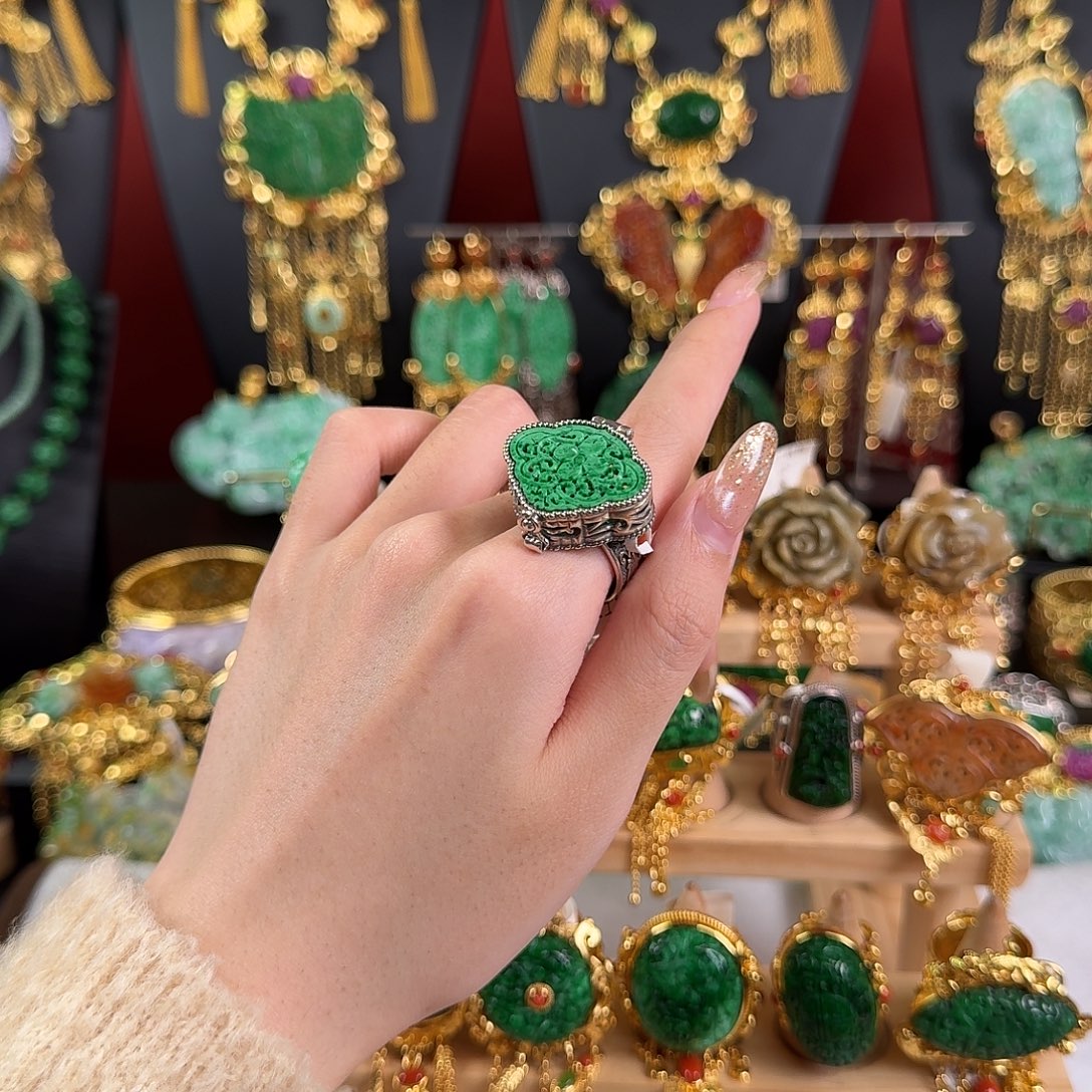 翡翠银S925镶嵌颈饰嘎乌盒戒指炸价