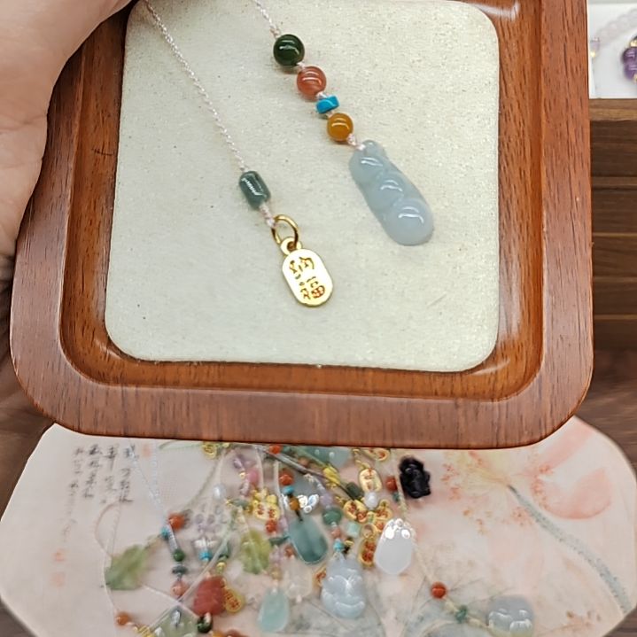 长石玉合金颈饰翡翠福豆手机挂件