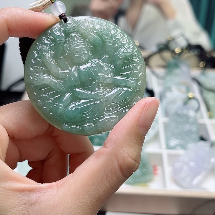 翡翠颈饰未镶嵌翡翠