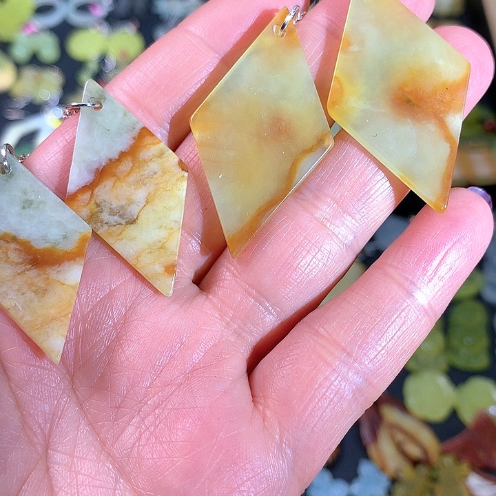 蛇纹石玉耳坠未镶嵌