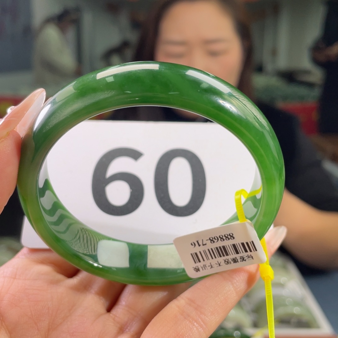 和田玉手镯未镶嵌微瑕