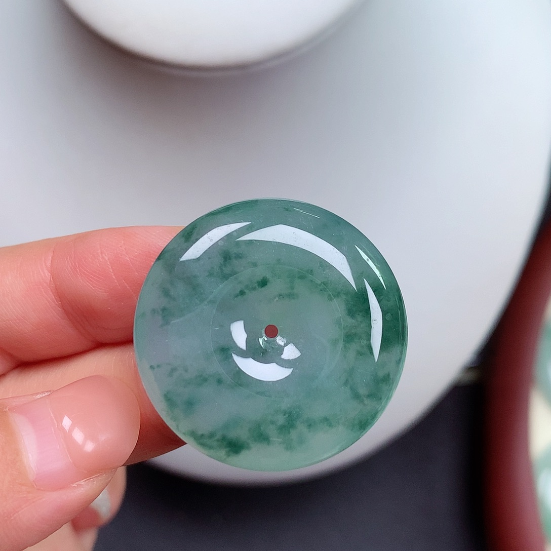 翡翠未镶嵌颈饰平安扣
