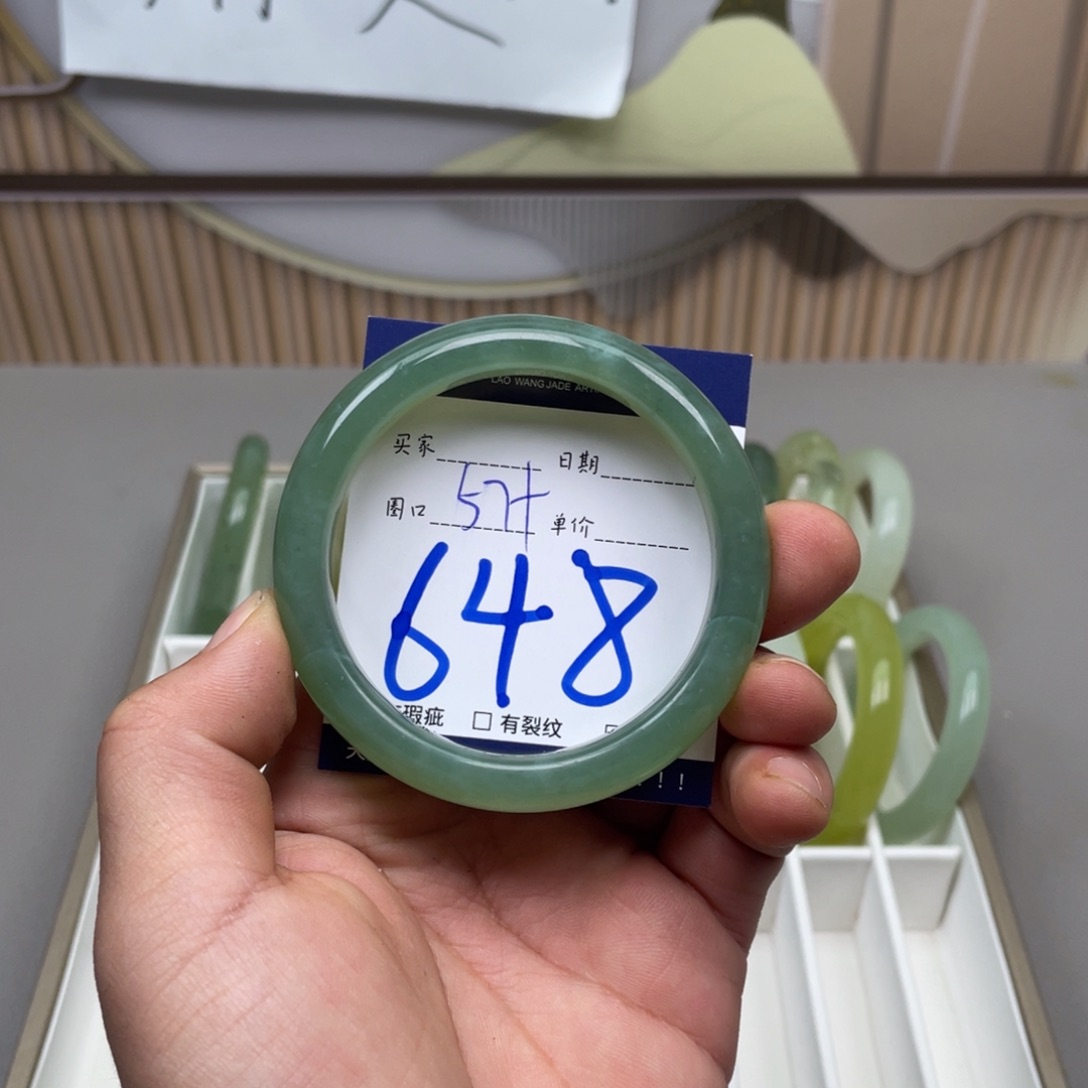 岫玉手镯手镯未镶嵌