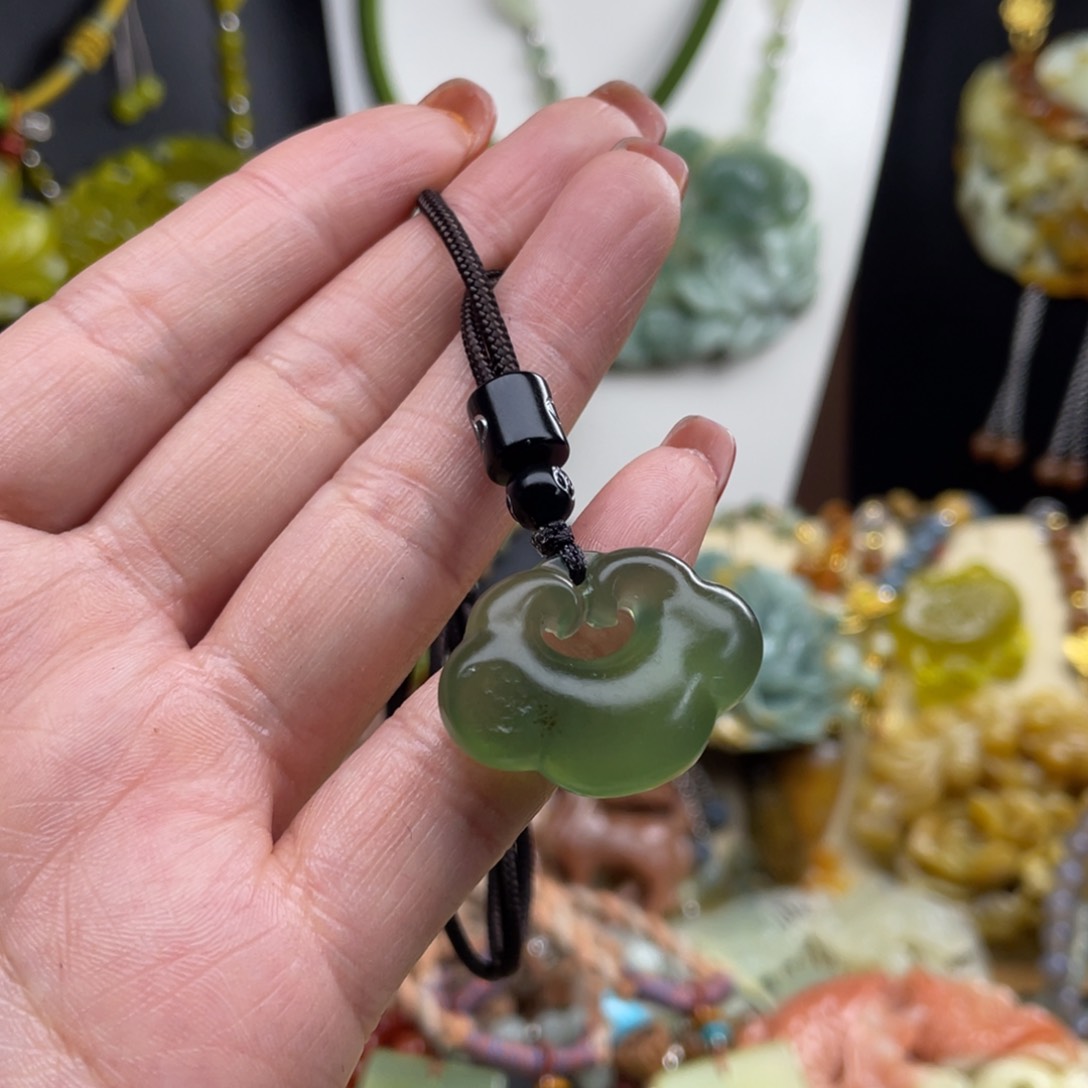 未镶嵌蛇纹石玉颈饰