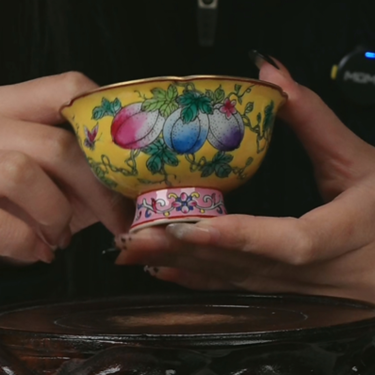 Y内松石绿地外黄地粉彩瓜瓞绵绵纹高足花口杯