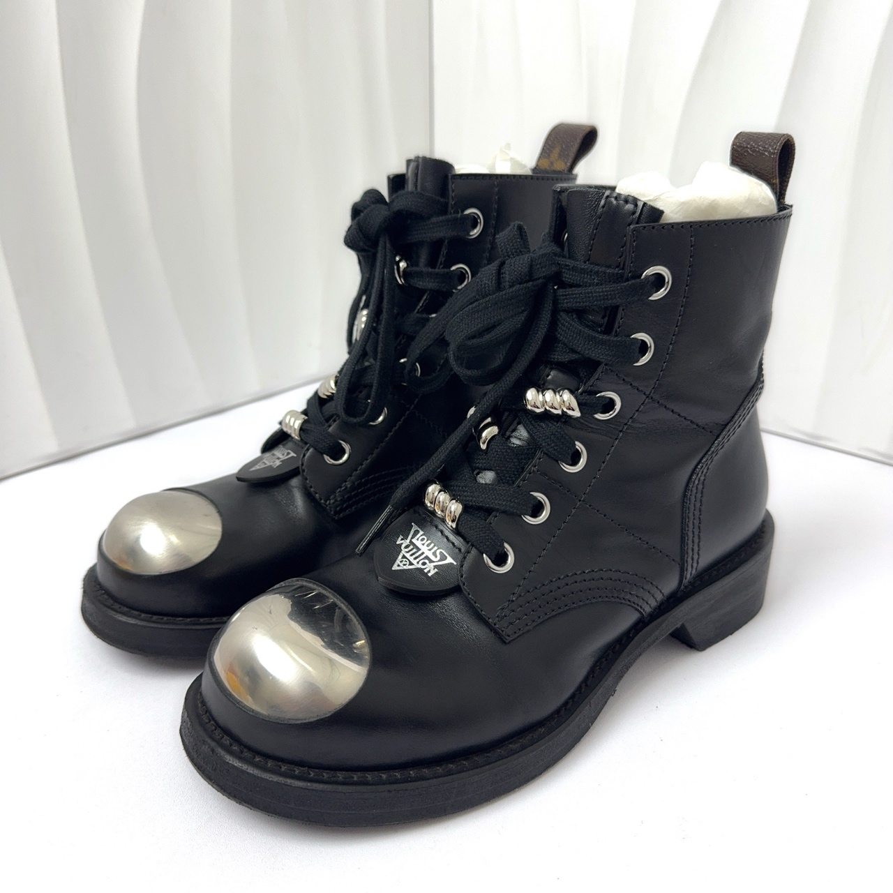 95新 LouisVuitton/路易威登 37码/秀款金属马丁靴/98新/ZN00503