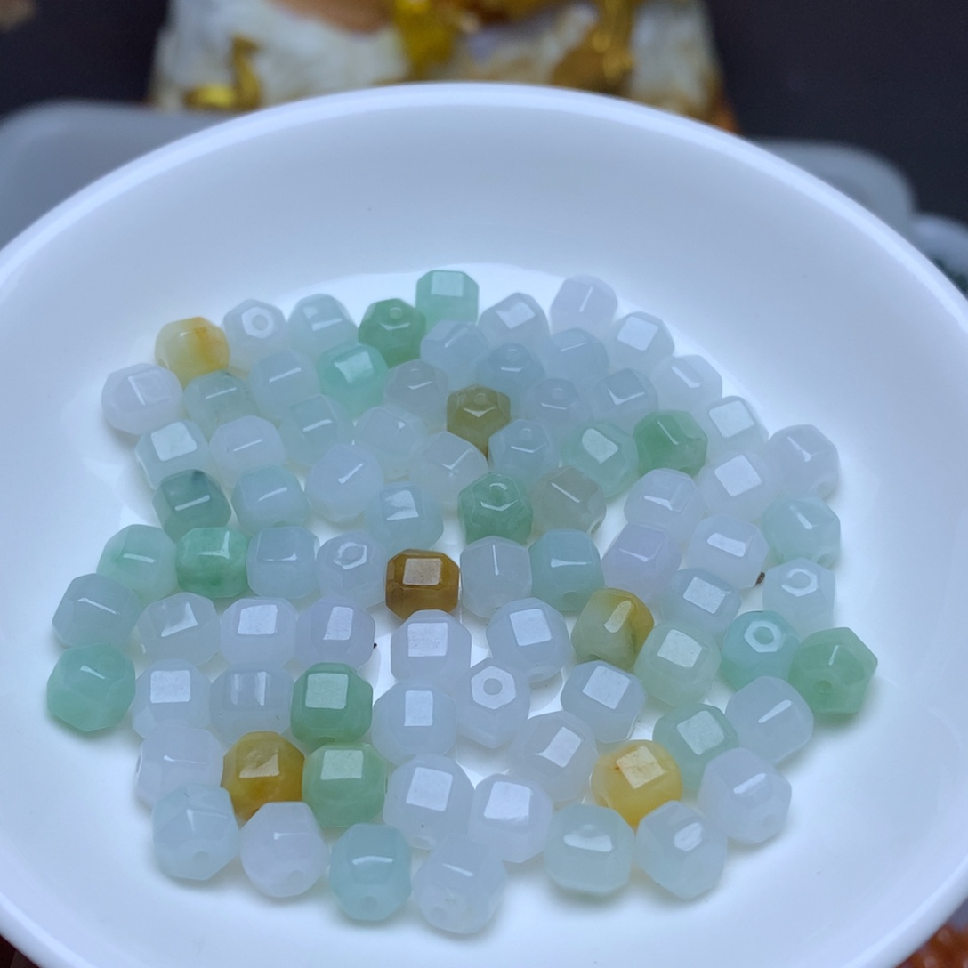 【闪购商品】翡翠手链未镶嵌卡6.4冰三彩六棱珠30个