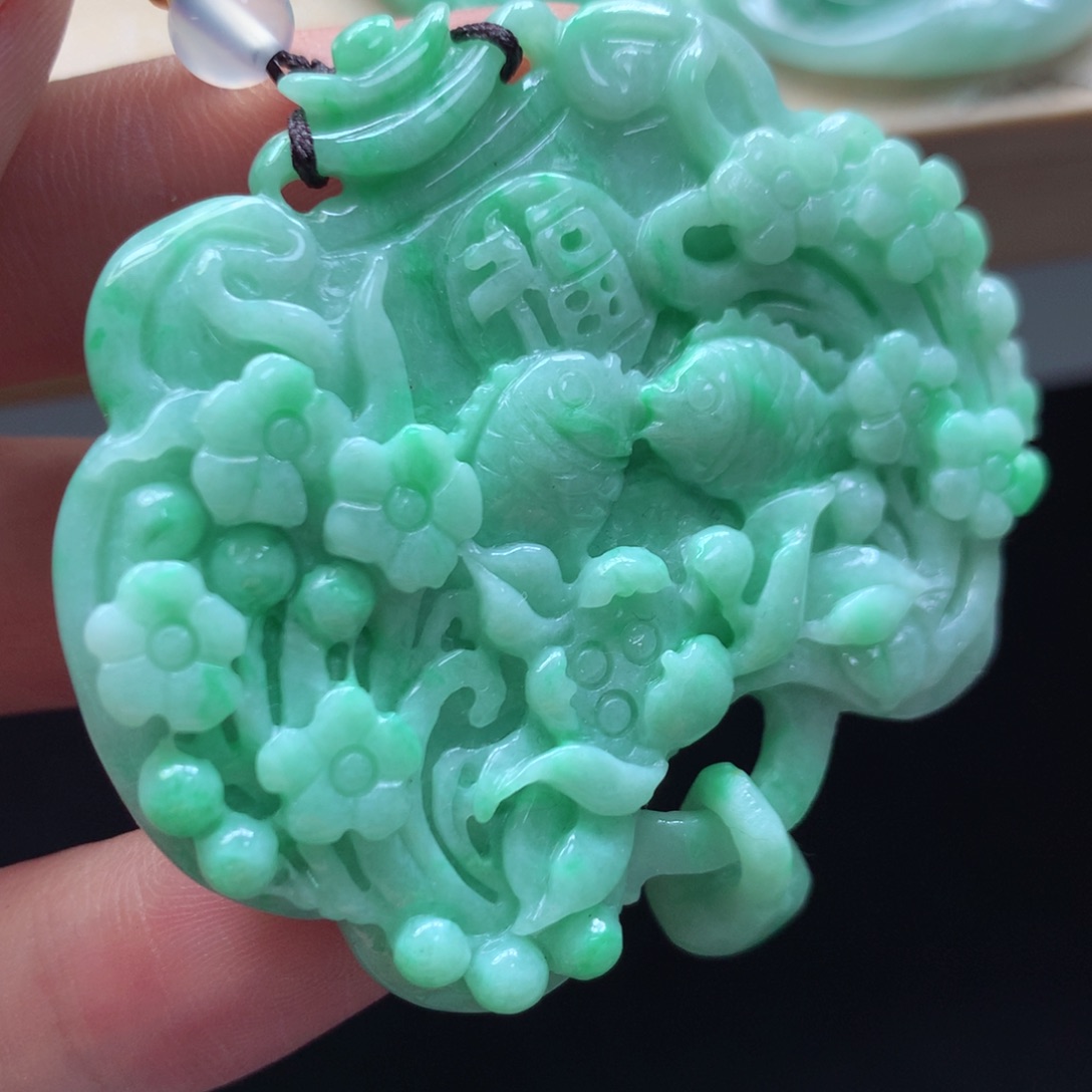 颈饰未镶嵌翡翠吊坠