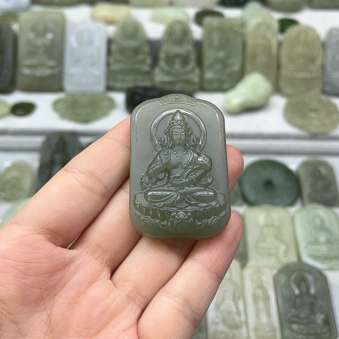 和田玉颈饰未镶嵌山水观音牌