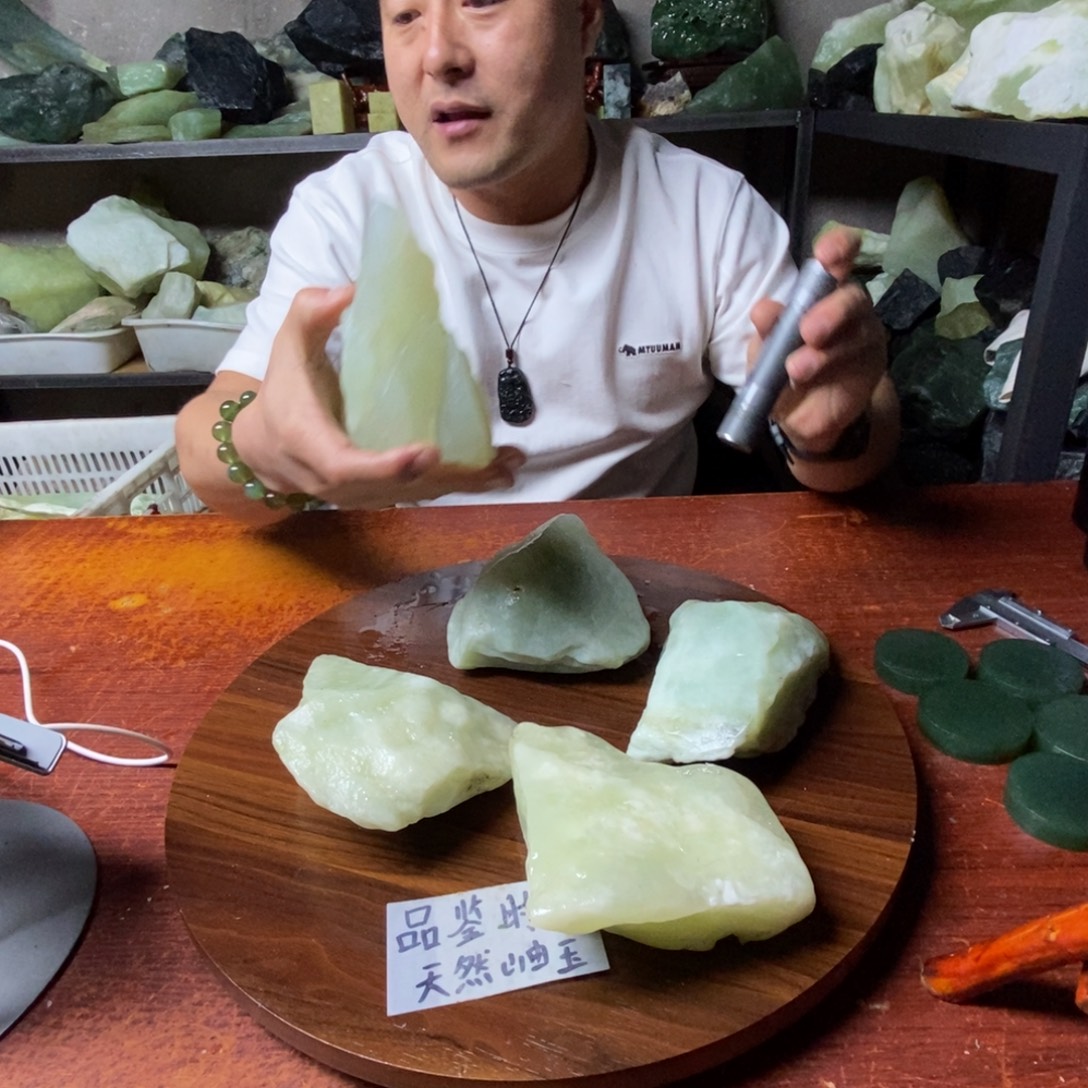 蛇纹石玉未镶嵌岫玉原石随机发一块