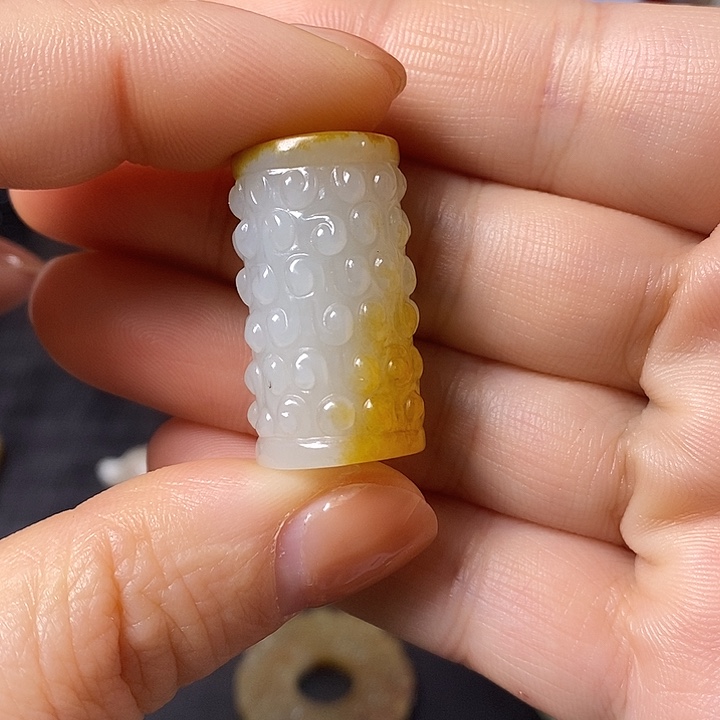 和田玉（糖玉）车挂未镶嵌财**路