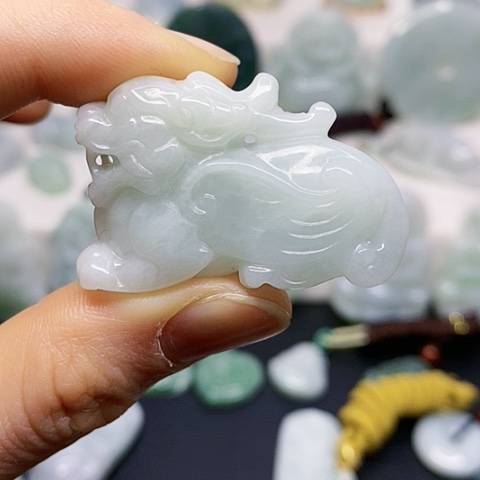 翡翠颈饰未镶嵌吊坠
