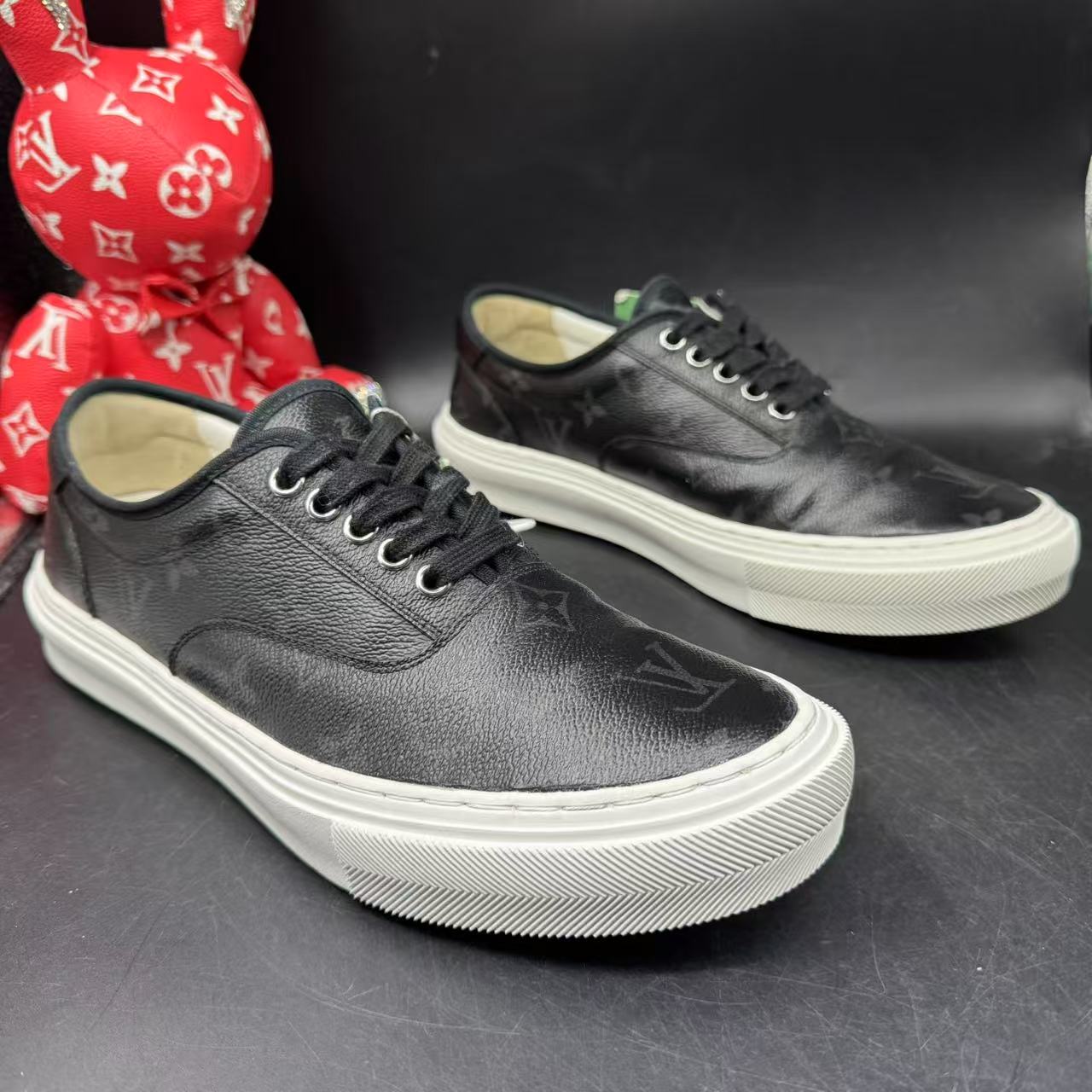 95新 LouisVuitton/路易威登 【AO特惠】41欧黑色满印休闲板鞋ao435
