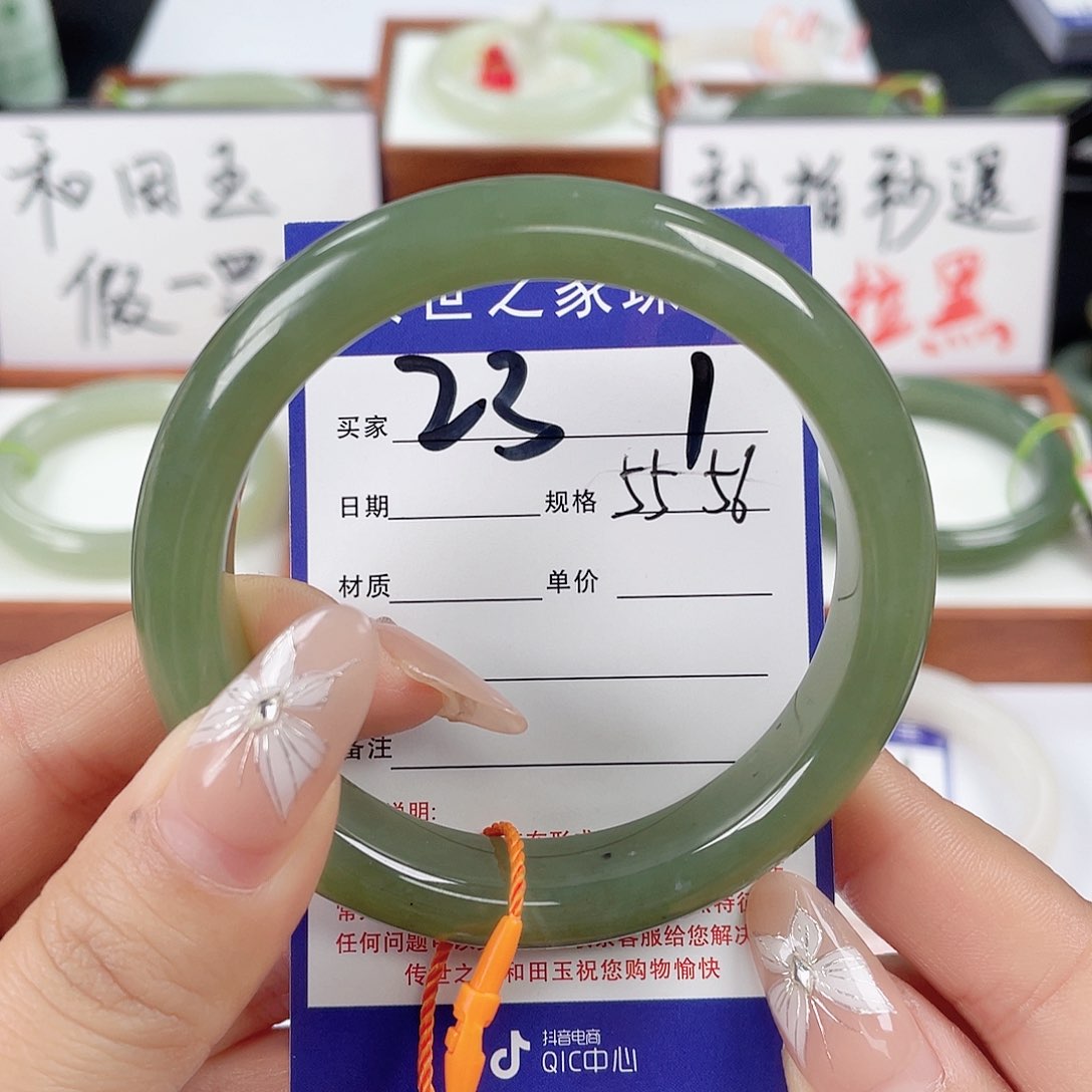 和田玉手镯未镶嵌