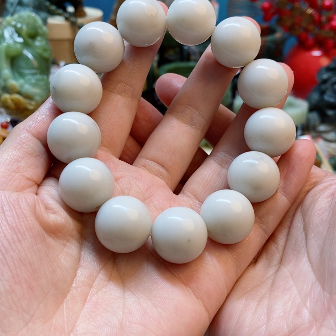 透闪石质玉手串未镶嵌